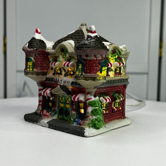 Candy Shop Wellington Square Collection Lighted Christmas Village Building 2004 - Picture 5 of 12